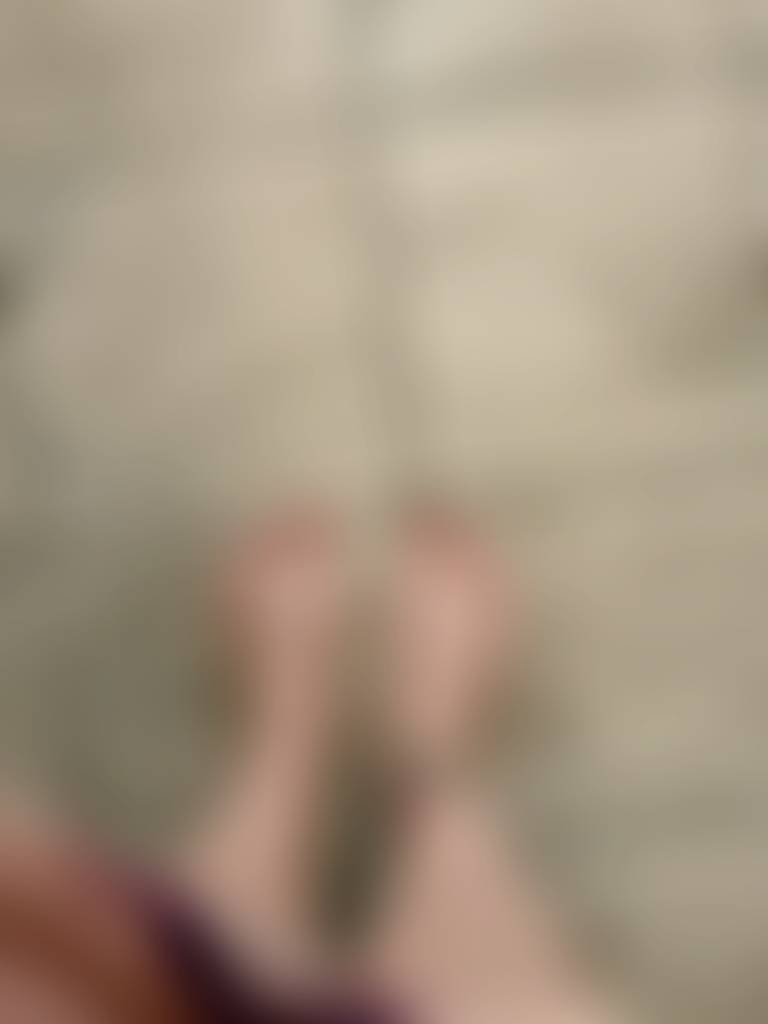 It’s a gloomy day! Let’s clean this house up. Who wants to see the feet post clean?!