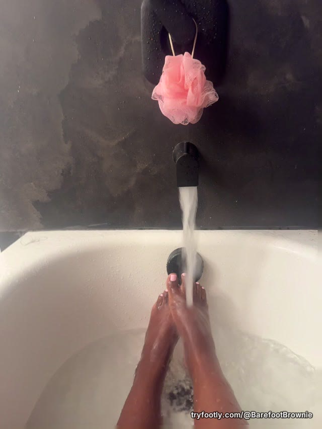 First post, 👋🏾 Show some love to welcome me! More bath time content to come 🛁