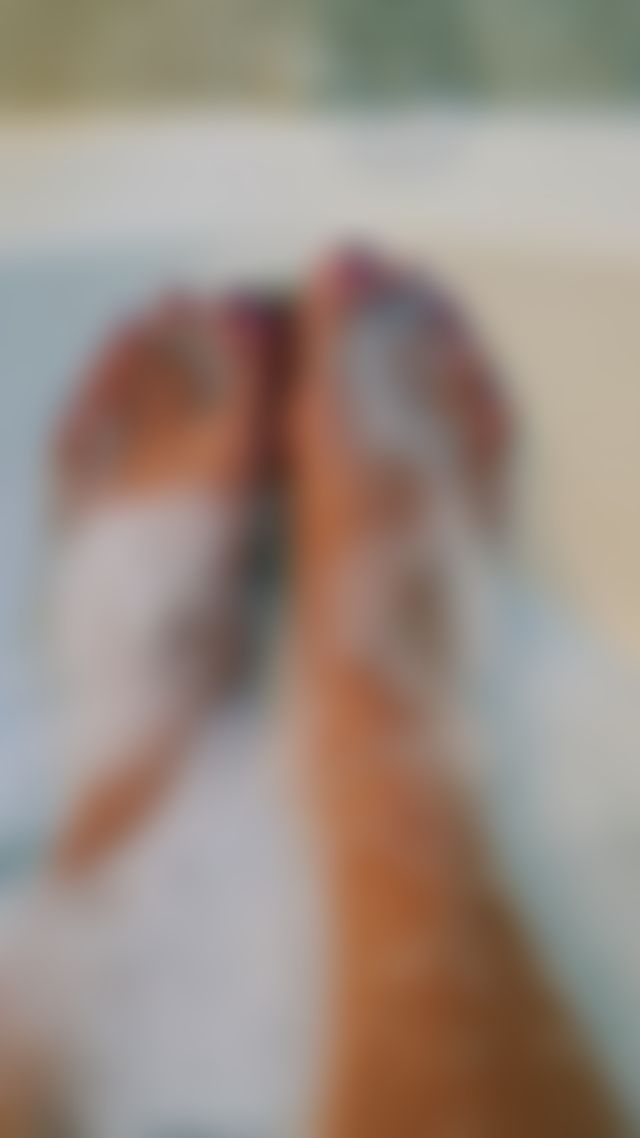 Come join me in the bath and rub my feet for me!!!