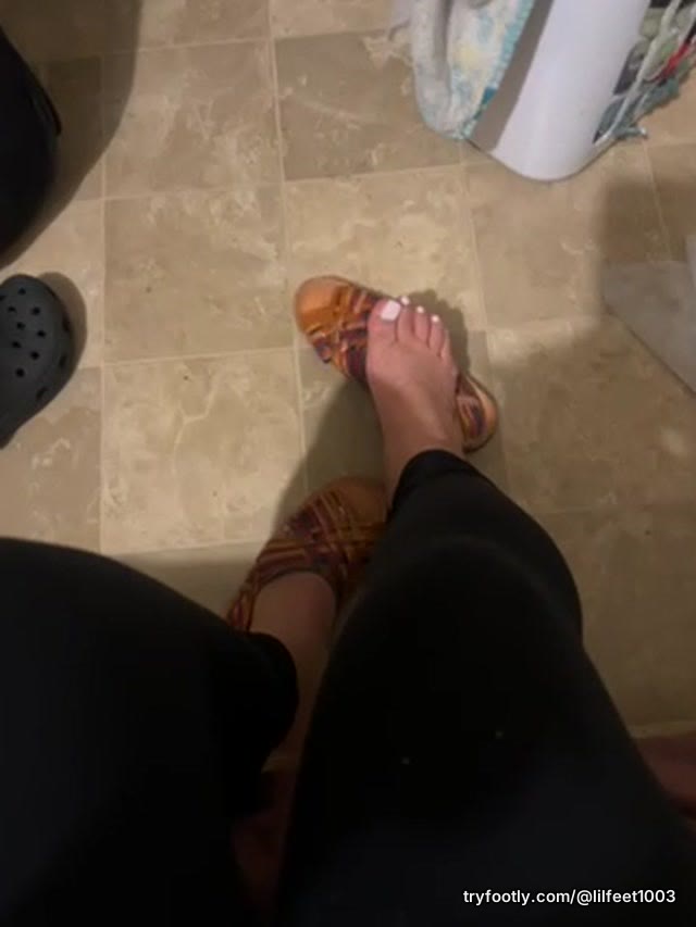 After a long day time to take those huaraches off 🤭