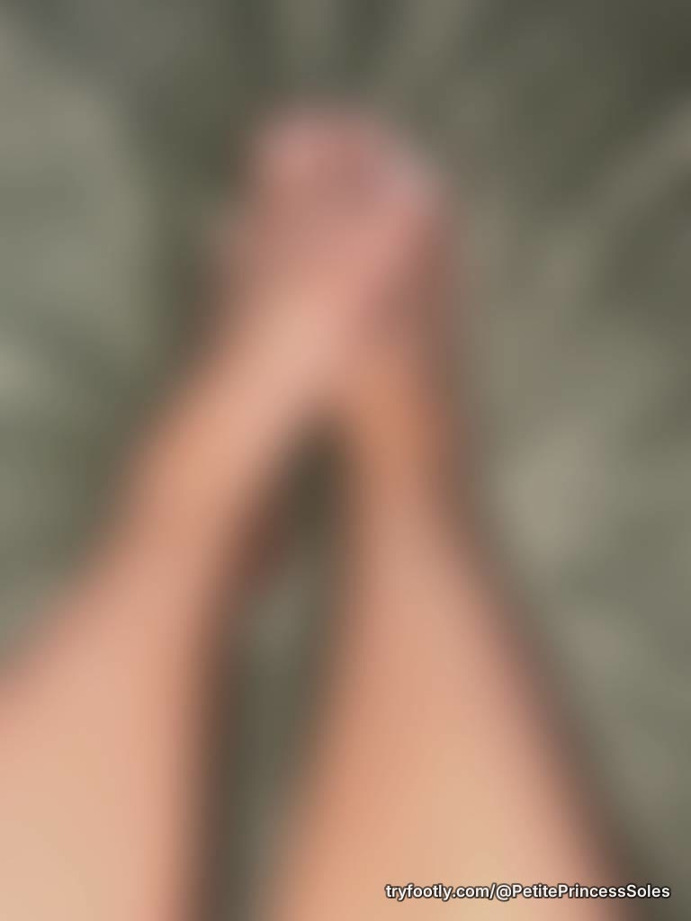 Looking for buyers who wants more of these petite little feet x