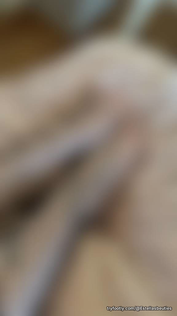 If you wanna see some sexy videos of me in these dm me ;)