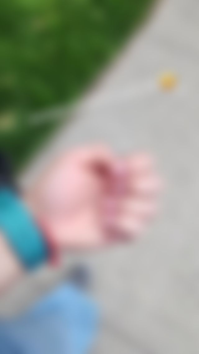me: look at my pretty nails!! ✨ camera: no ❤️