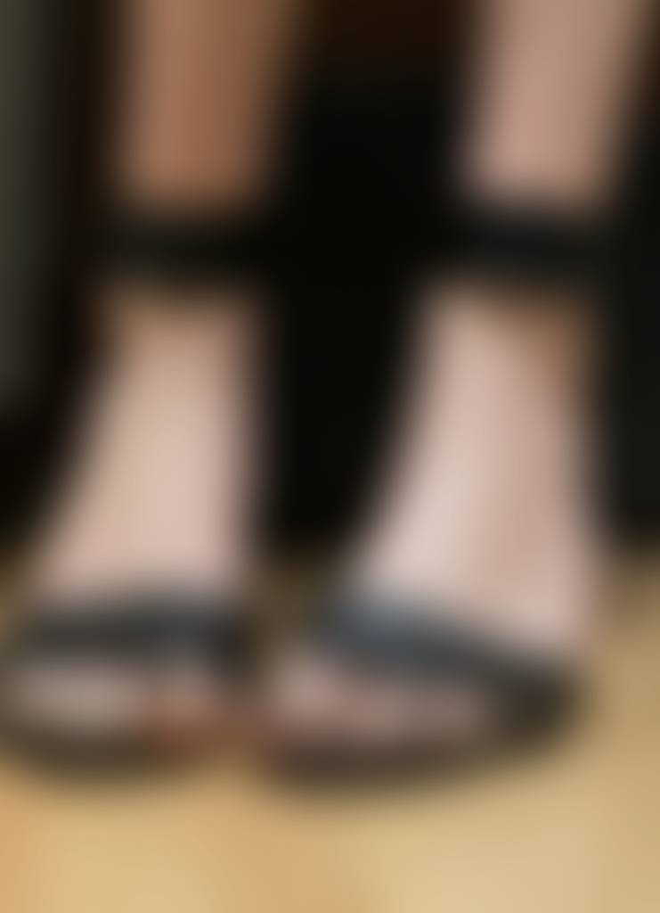 Nothing like pretty toes and a black high heel 👠🫦. DM to discuss personal requests and to 