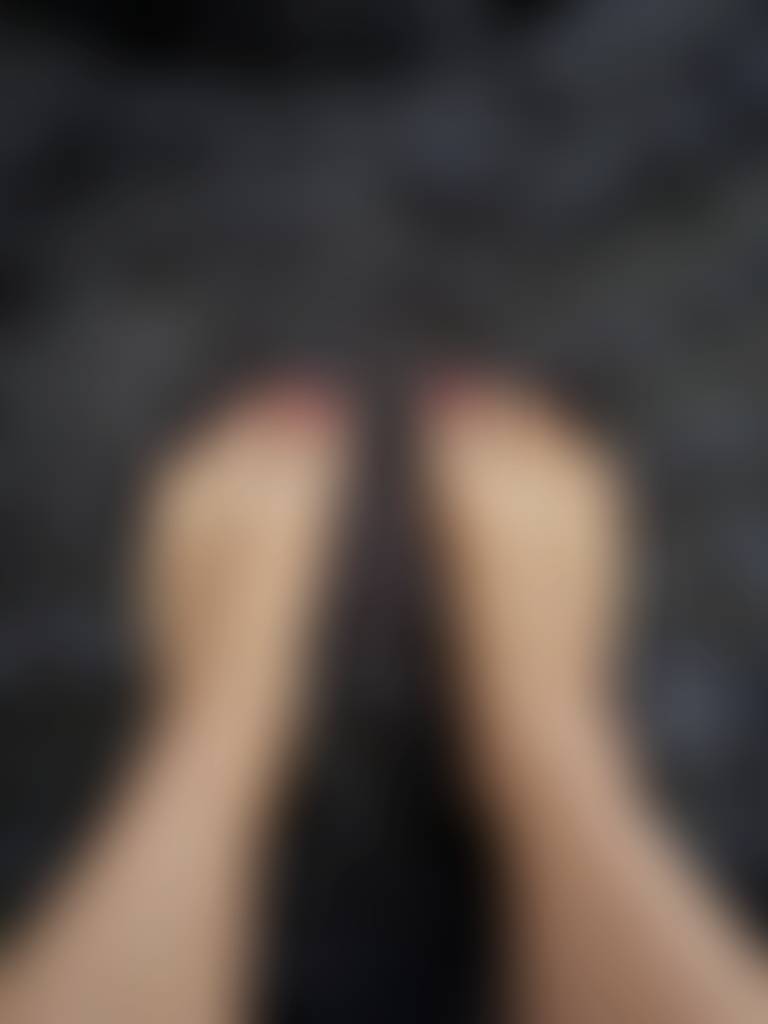 Dirty toes from working hard outside gardening - time for a shower 💦 Message me for more!