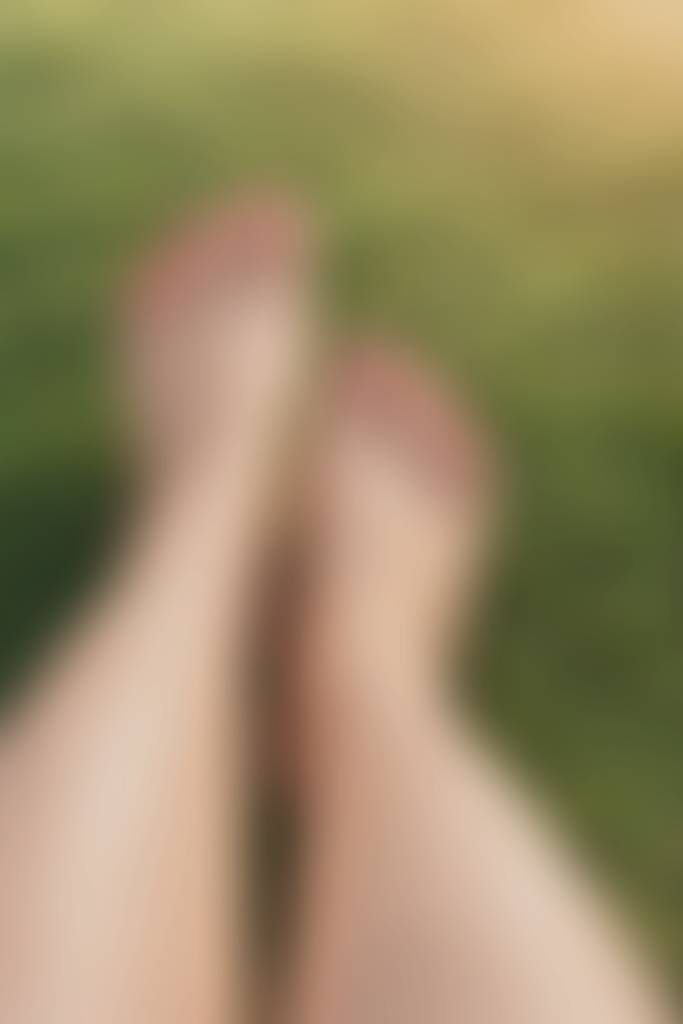 “Barefoot, soft, and soaking up the sun 👣🌿 There’s just something about natural…