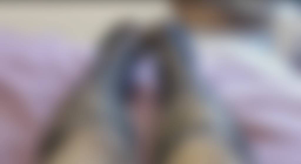 My toes just curl in my favorite tights 😌🖤 (profile pic)