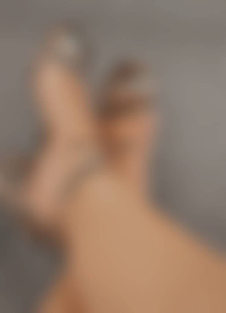 “Every step tells a story—are you paying attention? “Lips may lie… but toes don’t tease wi