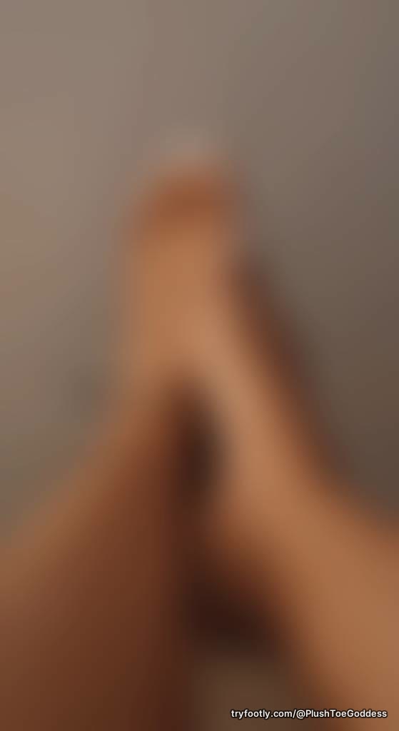 Fresh white toes, soft glow and a little crossed tease. Let me know what's your pleasure