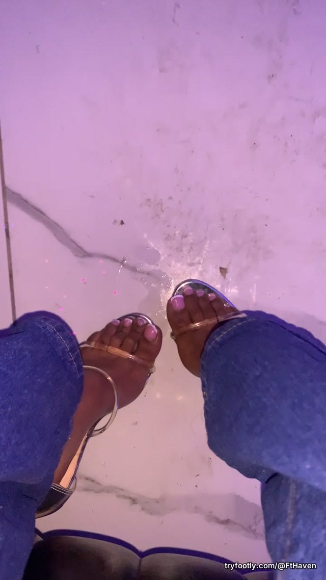 Thankful for my heels for keeping my 🦶🏾 feet🦶🏾 extra clean 😅