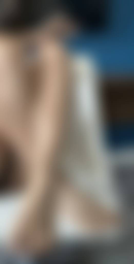 📢My exquisite feet--arched, pedicured--paired with my 34DD's...are fire. 📢📢What sets me ap