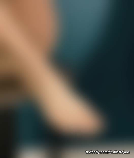 🆓This one is free. DM for customs or chat.... #prettyfeet #smoothsoles #softsoles #feetfor