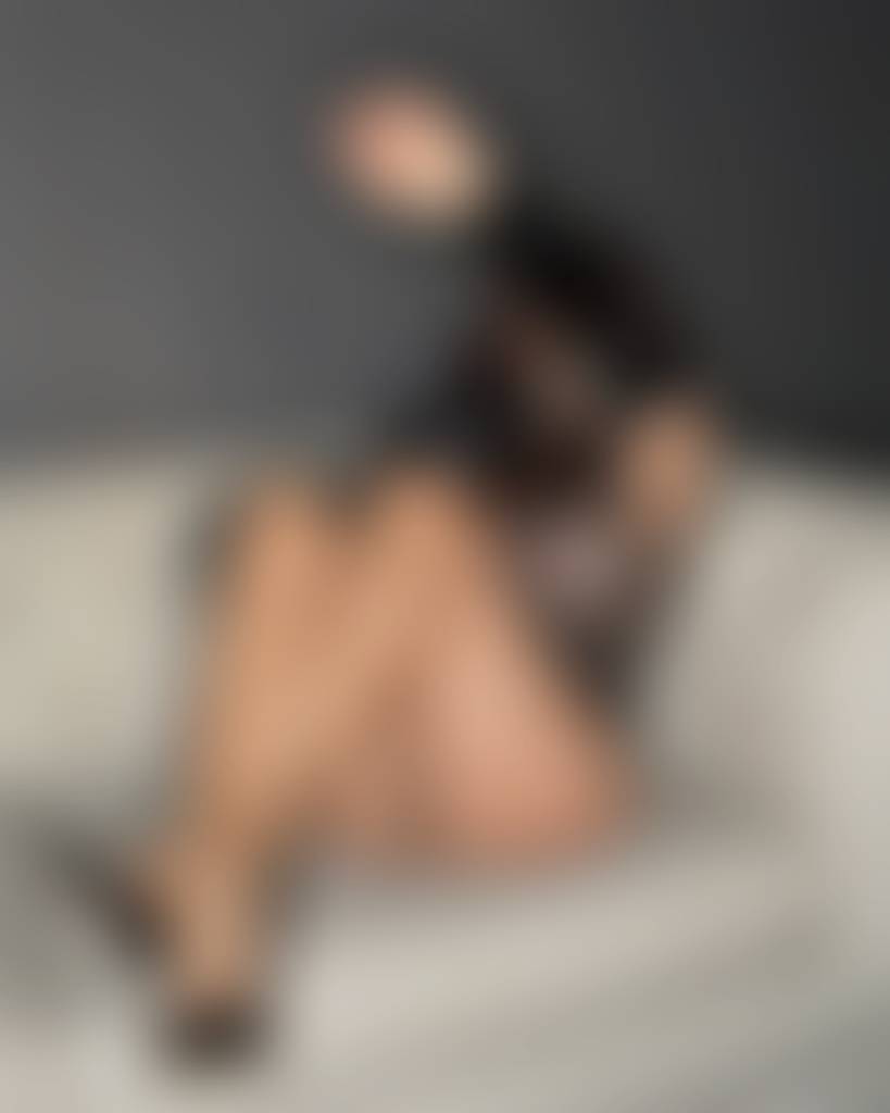 💰Confucius: "Show the feet and all they want to see are legs, boobs, hair and face." Here 