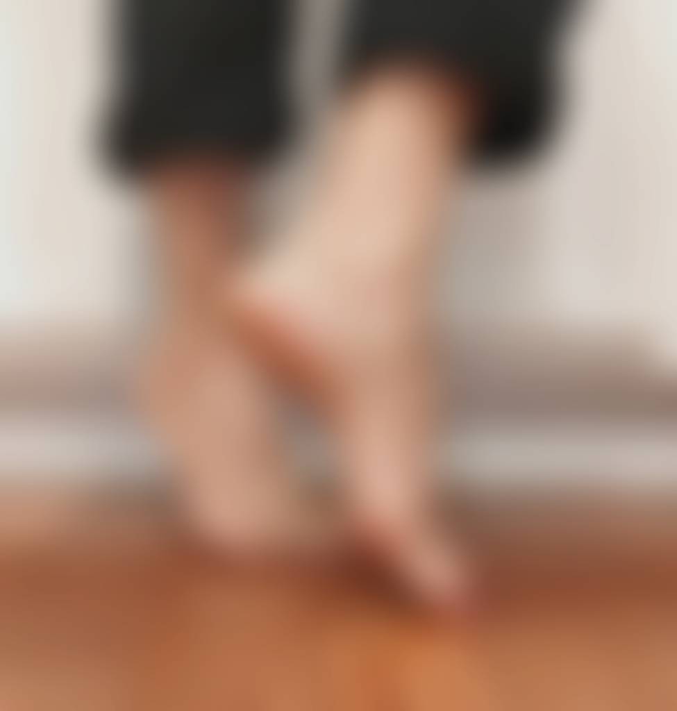 ❓Do you like barefoot in the kitchen? Can you comment or DM with the answer? #prettyfeet #