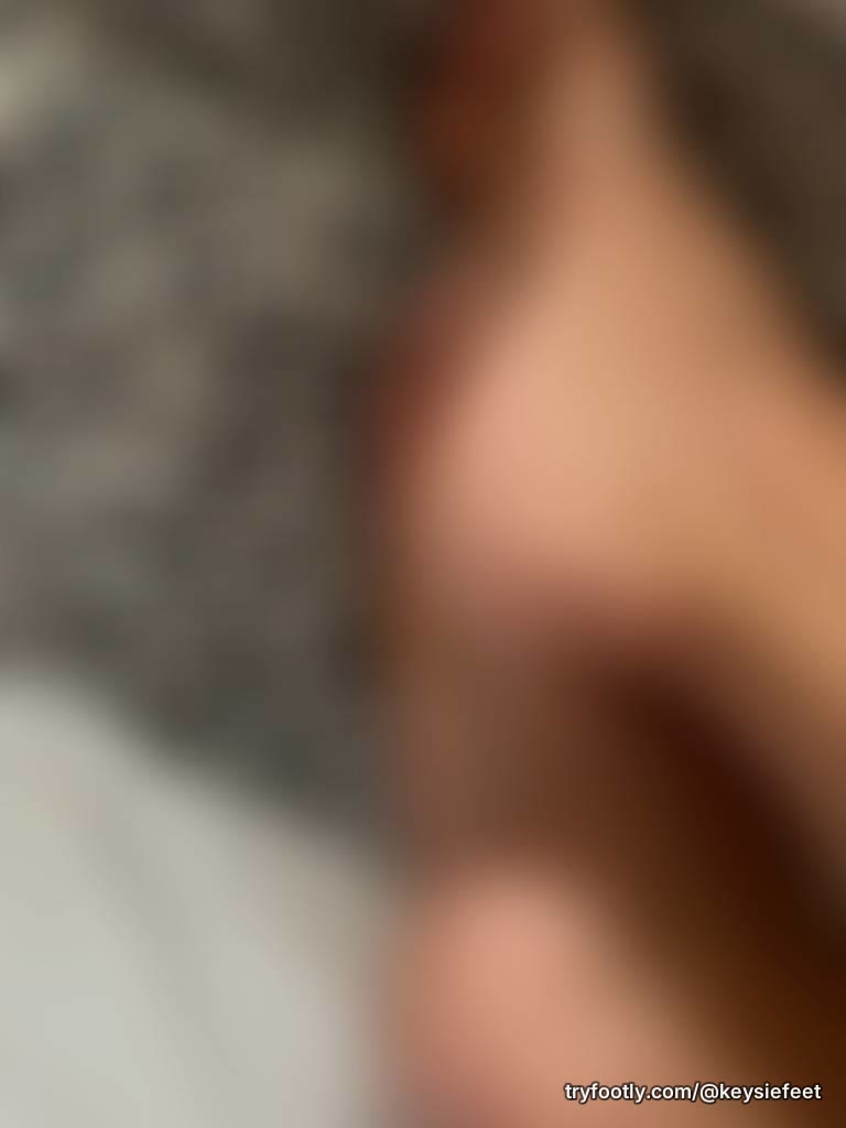 Hey 😘 So excited to share all my feet pics with the world, hope you all enjoy 😉