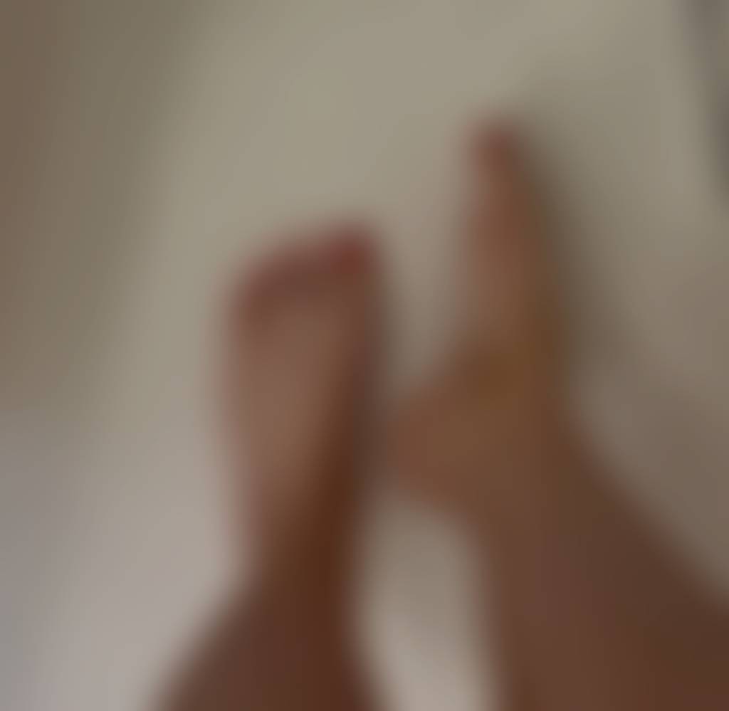 Still dripping… couldn’t help but take a few for you in the shower💧 cum closer 😈
