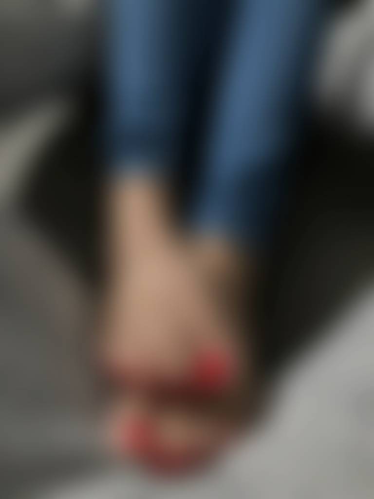 Ready to be admired… heavy on the RED ❤️👣
