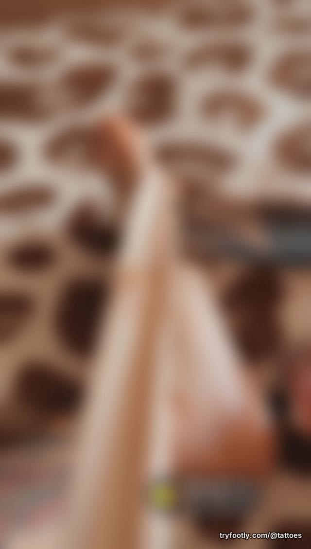 Silk between your toes is very arousing 😈🥰❤️