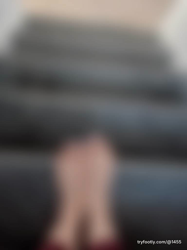 When you have a long feet💜