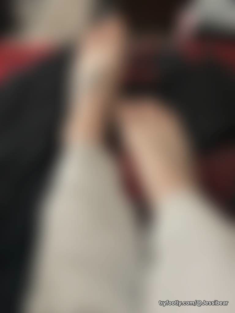 Relaxing day today, I have free time on my hands so let me know what you want to see 😉