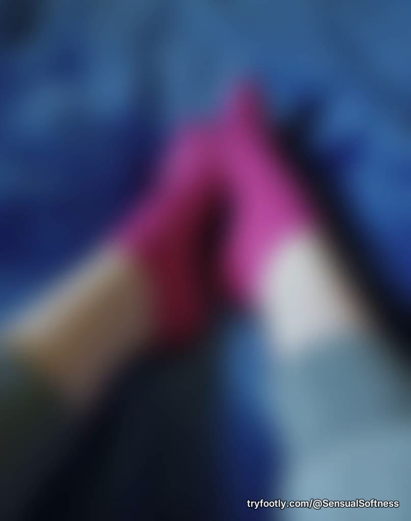Who's looking to make friends with some shy new toesies?