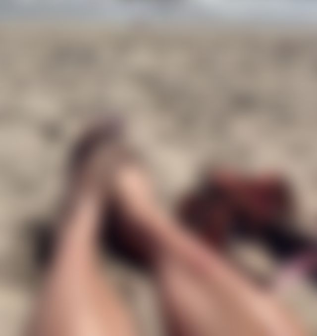 Sandy toes