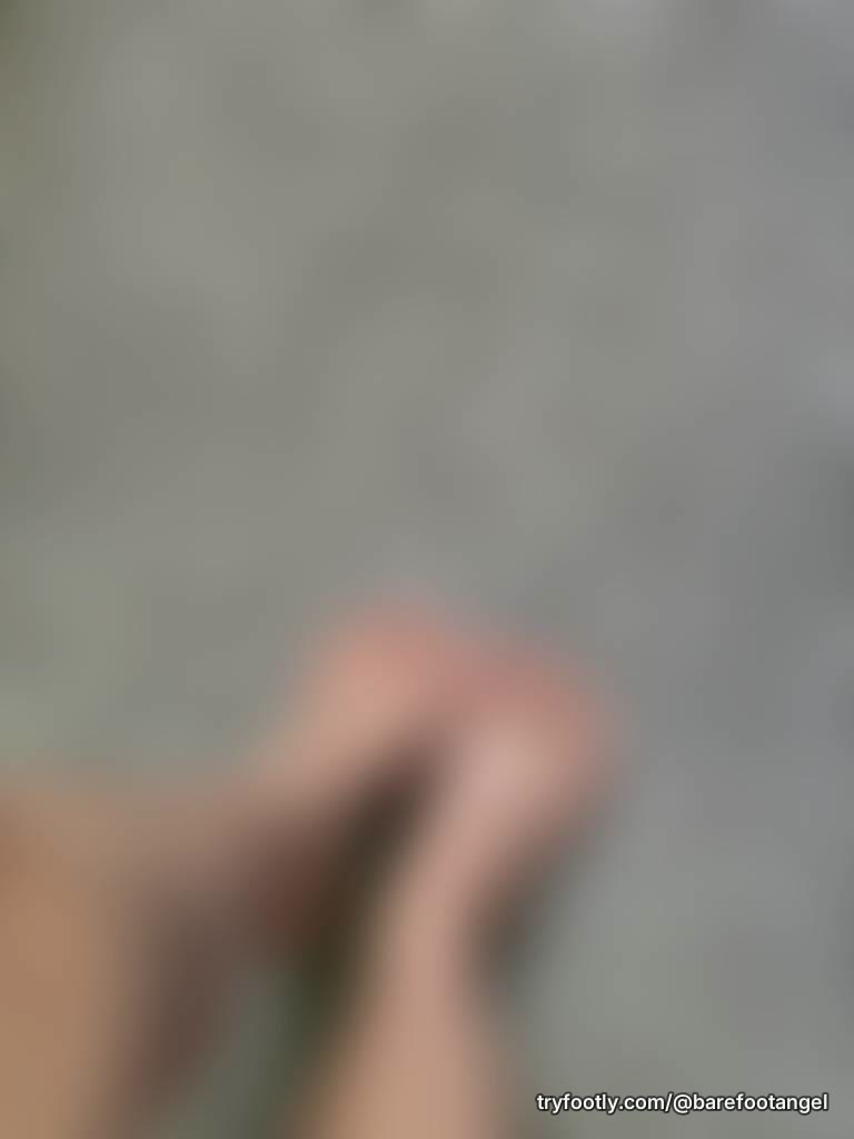 Real feet. Soft carpet. What you’re looking for… is just a message away ✨