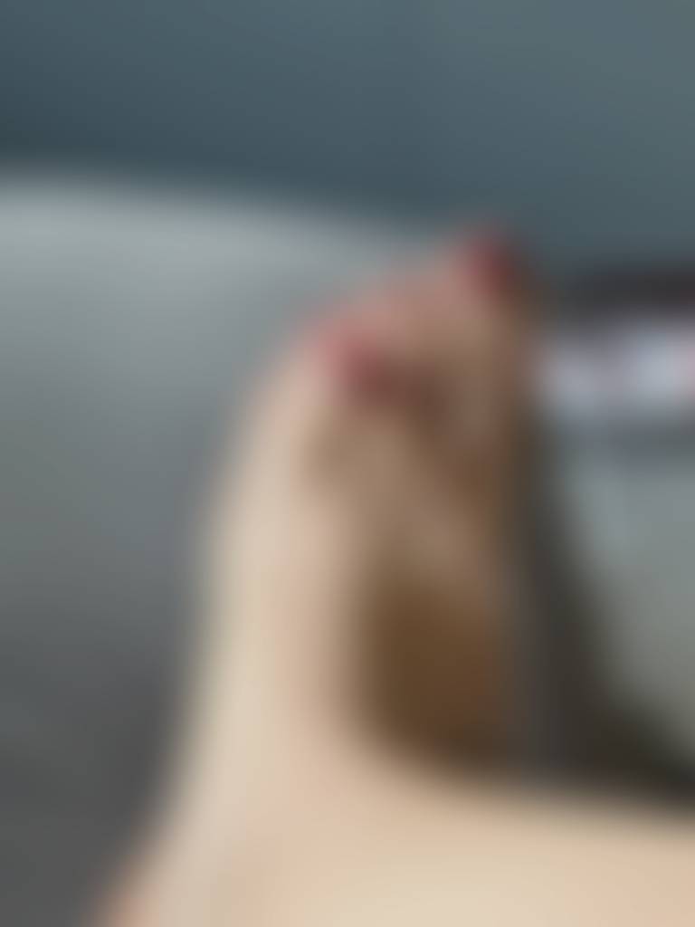 What do you want me to do with my feet? Dm me 😘😉