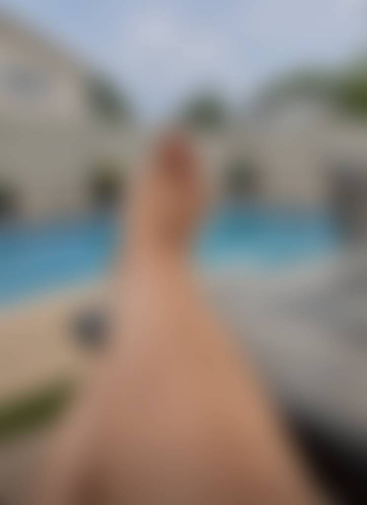 Feet up pool day for days🏊‍♀️