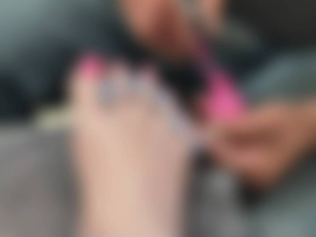 Pink piggie pedicure.