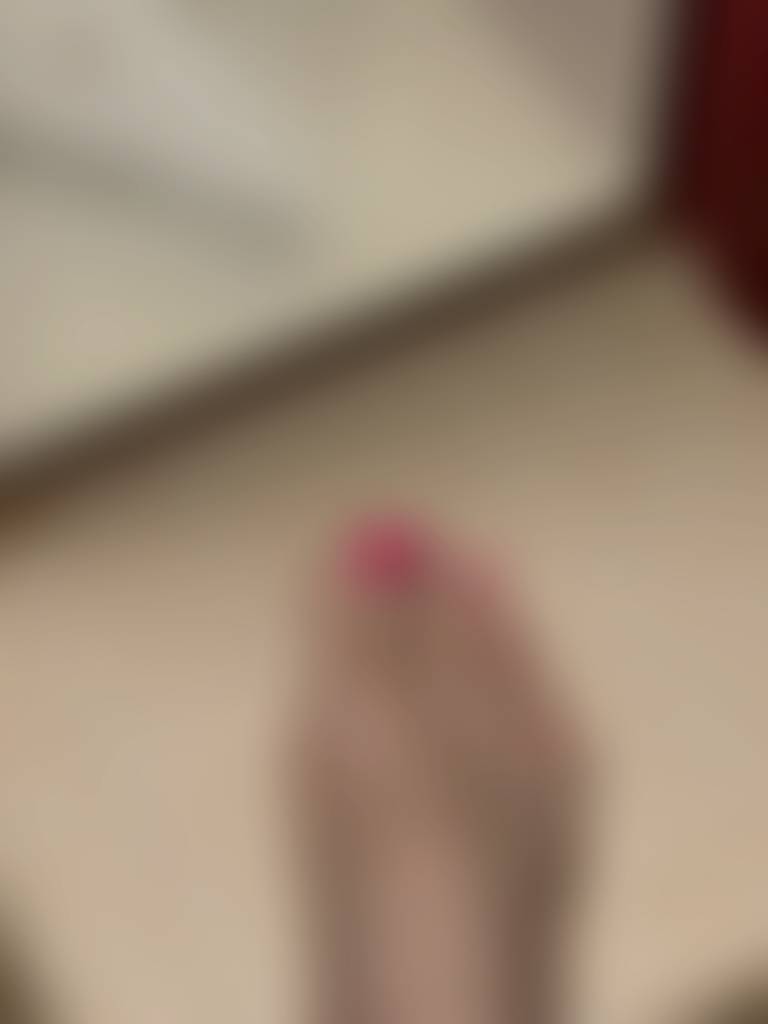 Time for a hot shower. #feet #toes #hotshower #shower
