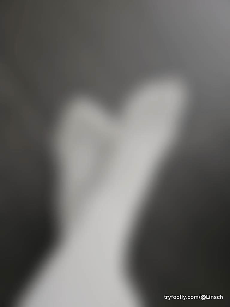 Pure in white… but I know exactly what I’m doing. Come closer—if you dare. ✨️🫦👣