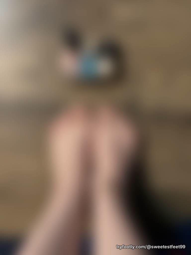 What color should I paint my toes?? (: Like=pink Comment=Blue Follow=white/cream