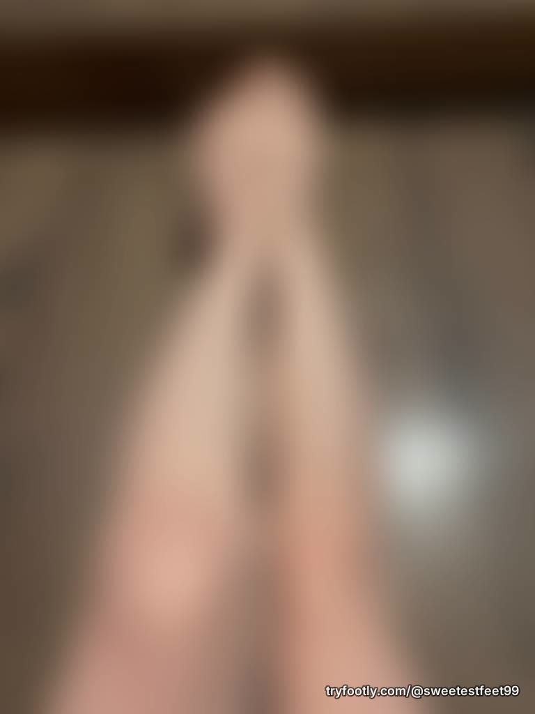 What color should I paint my toes?? (: