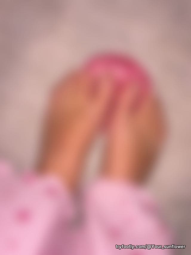 If you love the sound of squishy toes in slime + an oil rub. 👀😘 clenching my toes.
