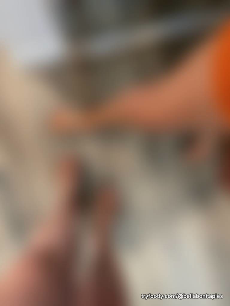 Tip or subscribe for more group content… look at these cute feet