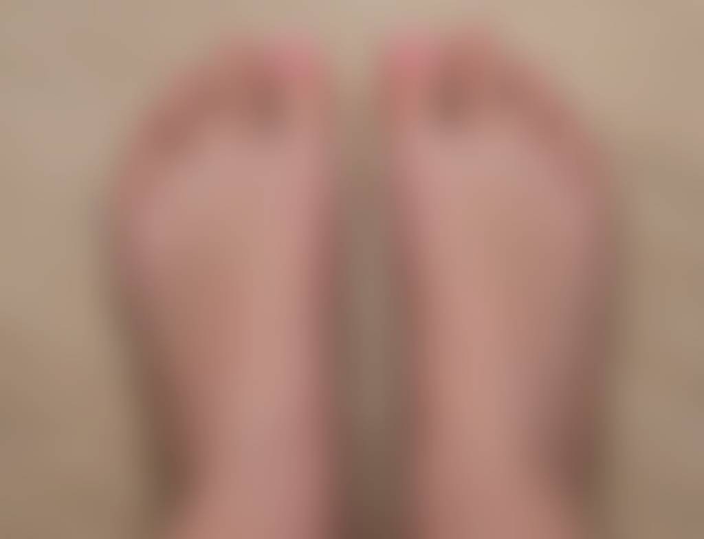 Stepping into the shower… and coming out ready to paint my toes 💋 You get to choose the co