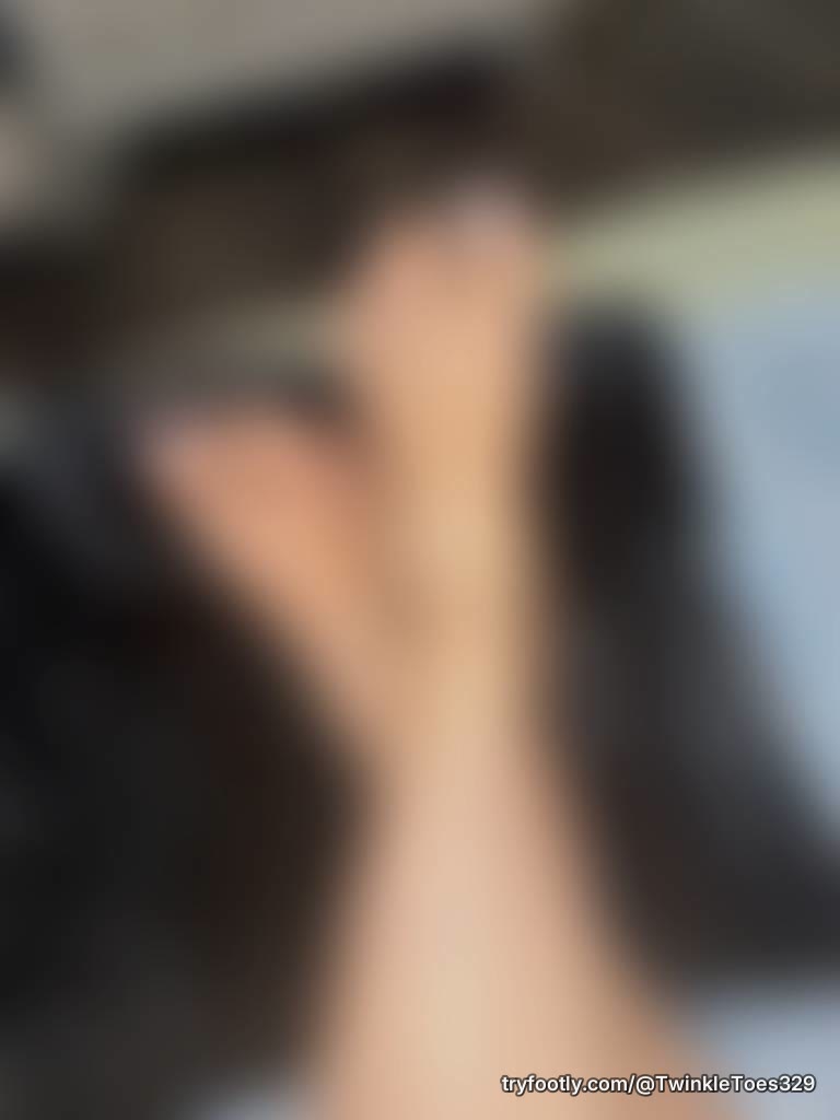Hey everyone! I’m new here and excited to share my content. I love cute pedicures and fun 