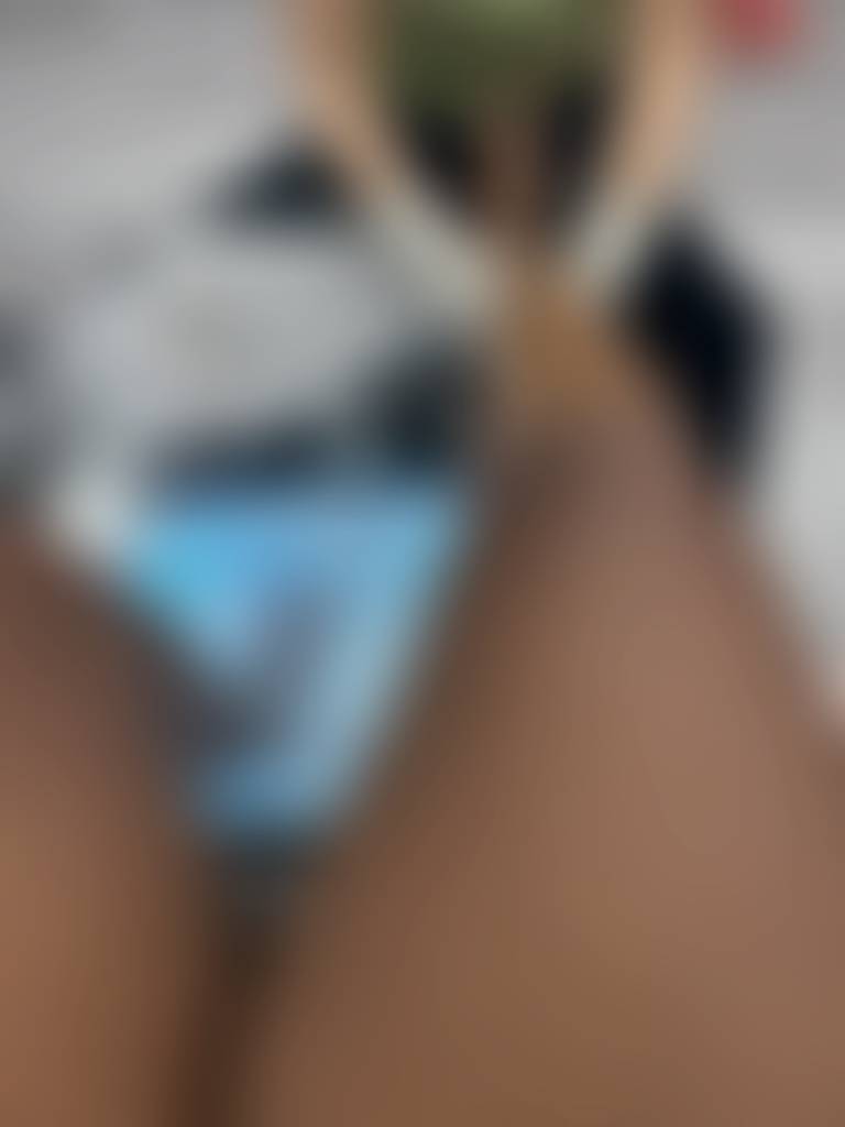 Thick thighs and succulent feet 💋💋