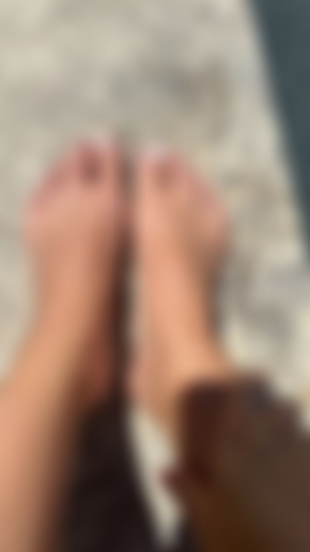 Getting so wet 💦 #poolside #desertgirl #sub #tease #prettyfeet