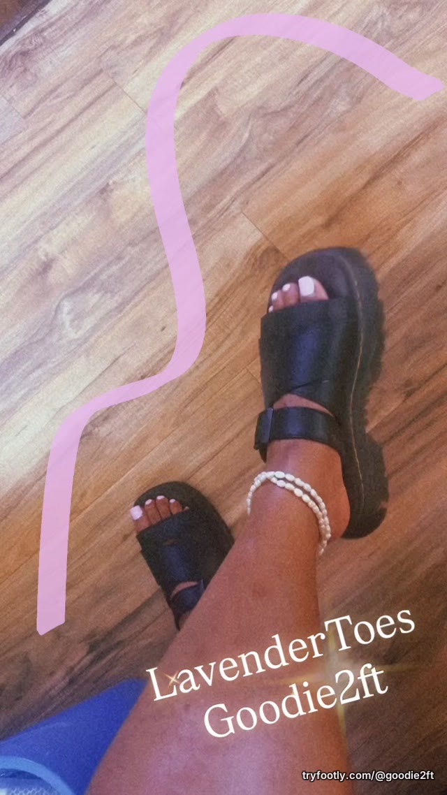 Goodt feet + Freshwater Pearls = nothing better. 🫧 Simple treats.
