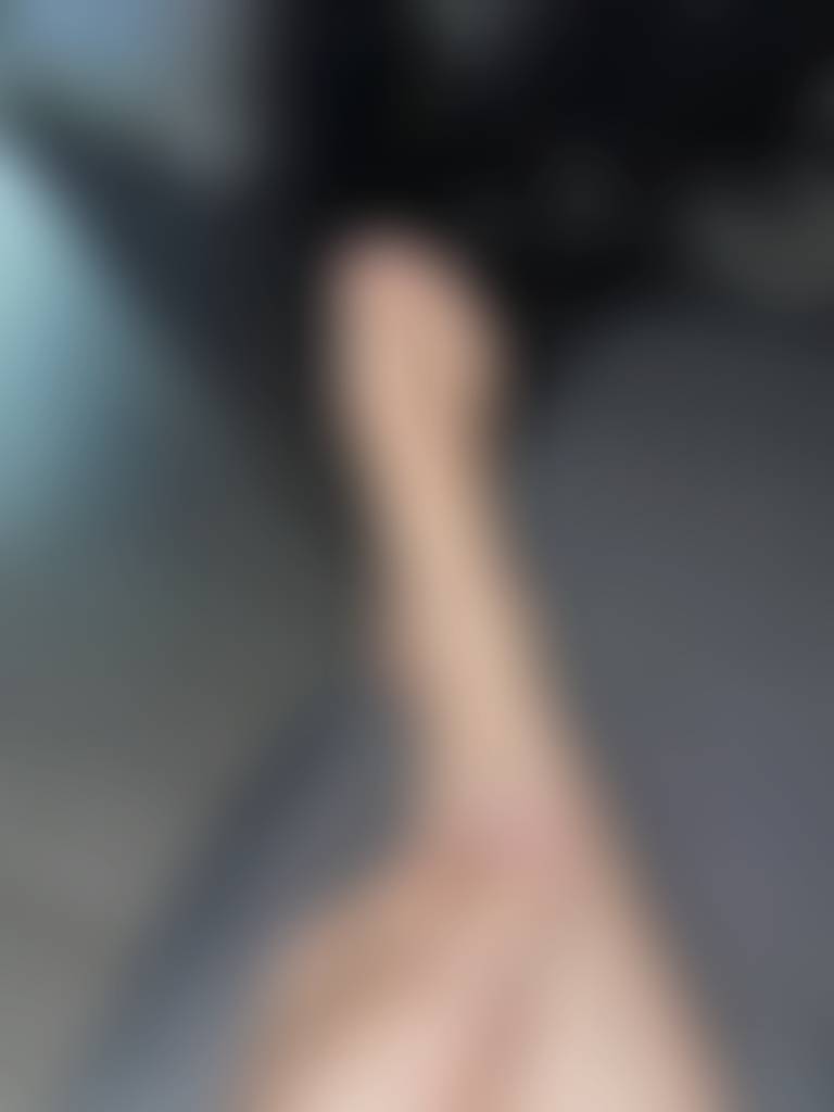 Come cuddle my pretty little feet