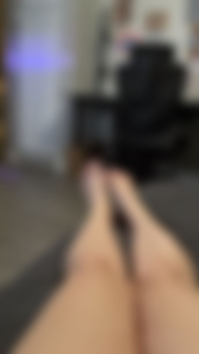 My little feet are lonely. Wanna play with them?