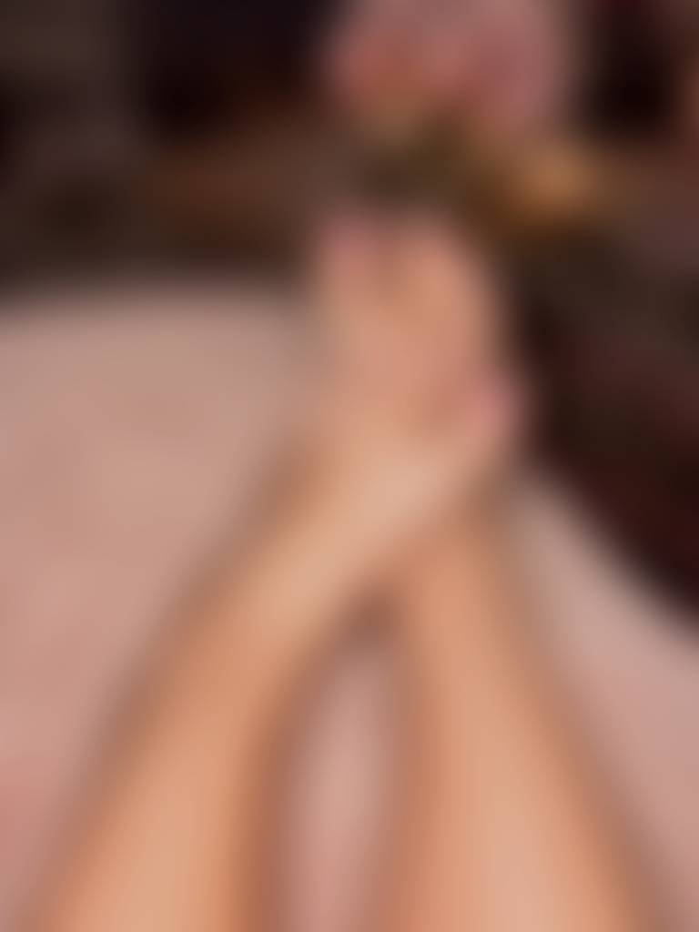 Pretty in pink 💗 Fresh pedi, cozy nights, and feet worth obsessing over 👣✨ Any requests?🫶🏼