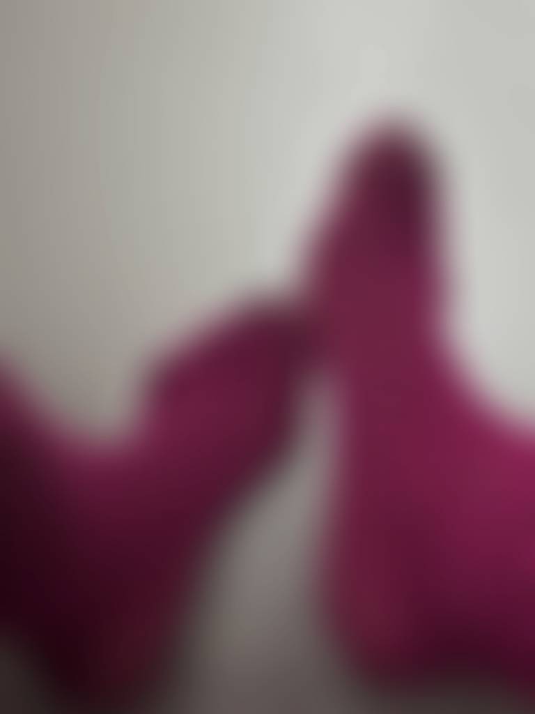 A pretty pink tease 💕 French tips and a video that shows a little more than this preview✨.