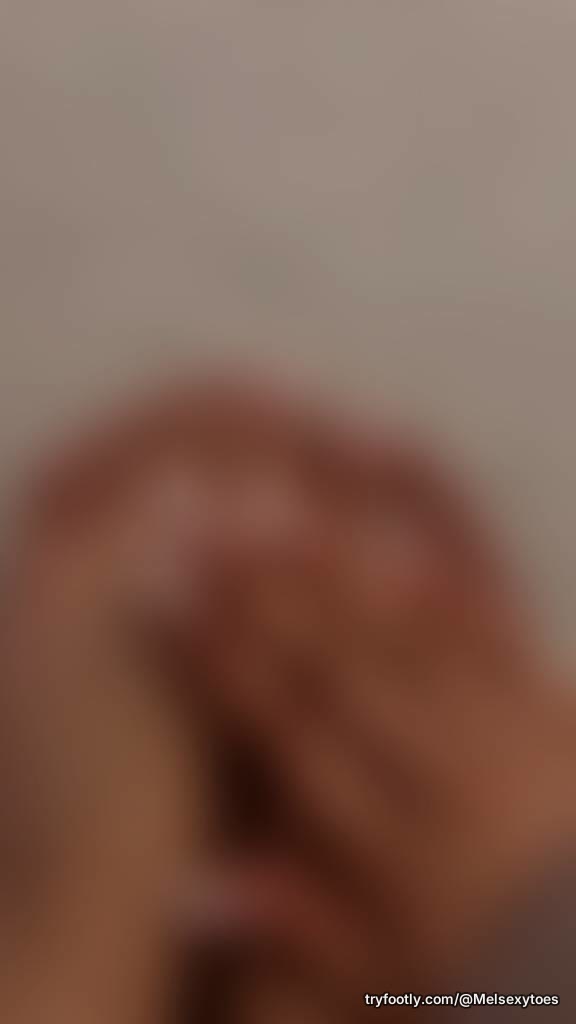 Just a little tease, just a girl with cute feet 💗