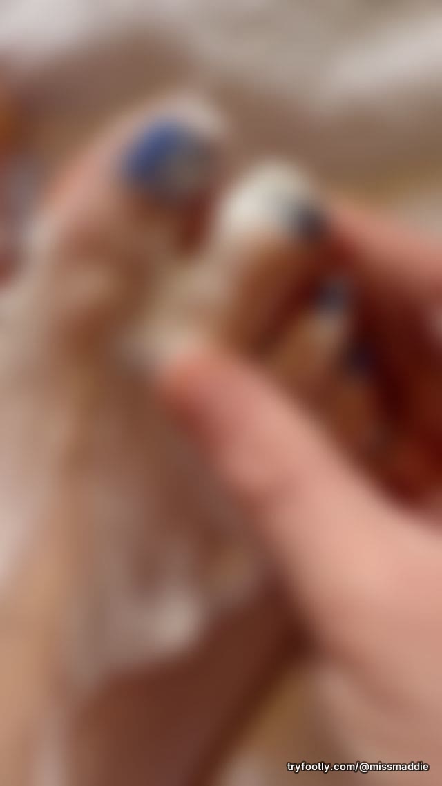 POV: you’re servicing my piggies with an extreme moisture massage 💦😋