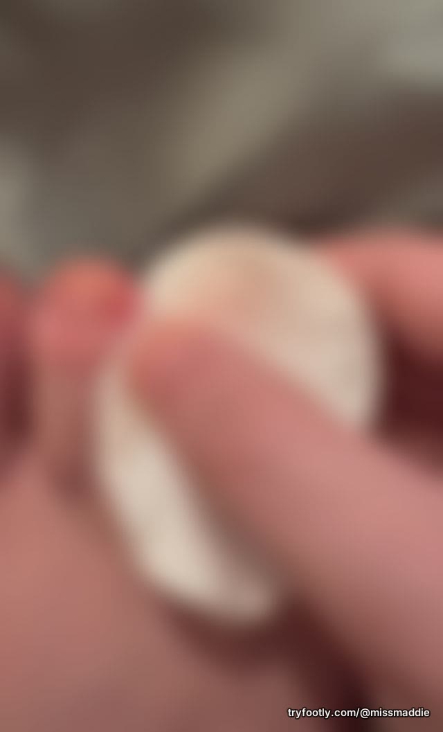 Snippet of what I’m doing right now. DIY pedicure! Close-up😝