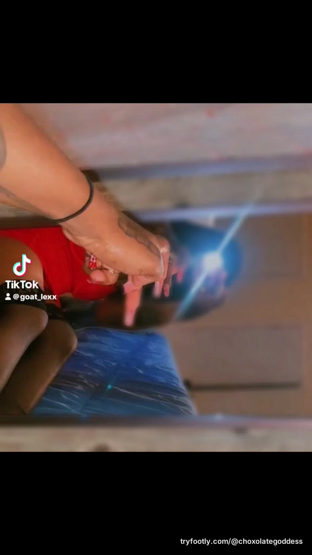😉🦶🏾😘🍫