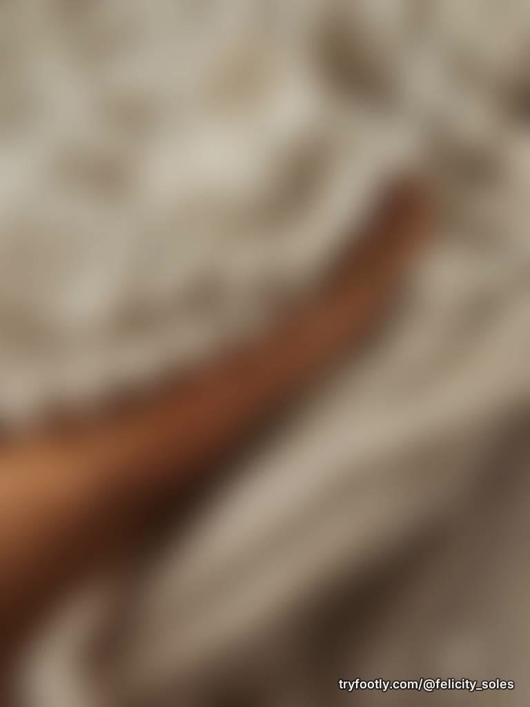 All snuggled and glam at the same time... Cum under the sheets and find out what I'm hidin